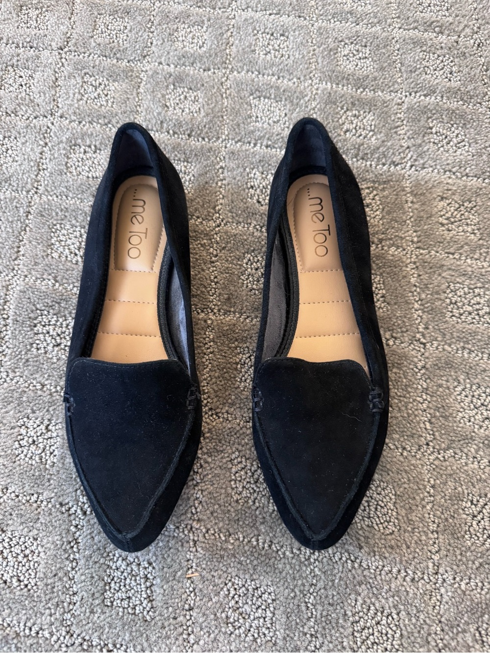 Like New Women's Me Too Black Pointed-Toe Suede Flats Size 5